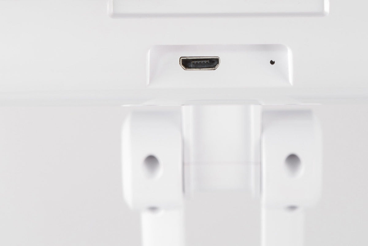 close up of Full size LED make up mirror charging port